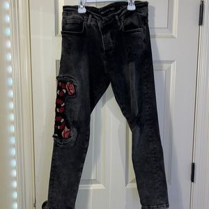 Skinny jeans with snake on side